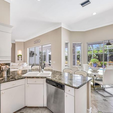 Lux Family 3 Bedroom With Pool Villa Walk To Beach And Mercato Нейплс Экстерьер фото